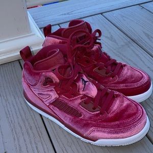 Girls Jordan Spizike velvet size 1 worn once